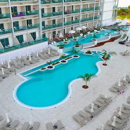 فندق استيرياس بيتش