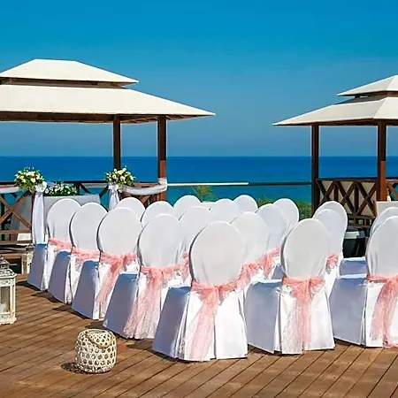 فندق استيرياس بيتش 4*