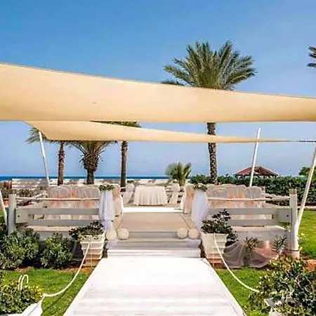 فندق استيرياس بيتش 4*