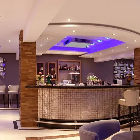 Asterias ホテル アヤナパ