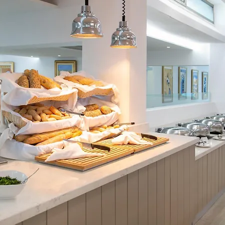 ホテル Asterias アヤナパ